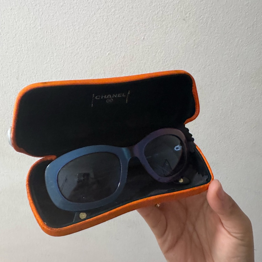 CHANEL authentic  Gradient Blue and Purple Sunglasses